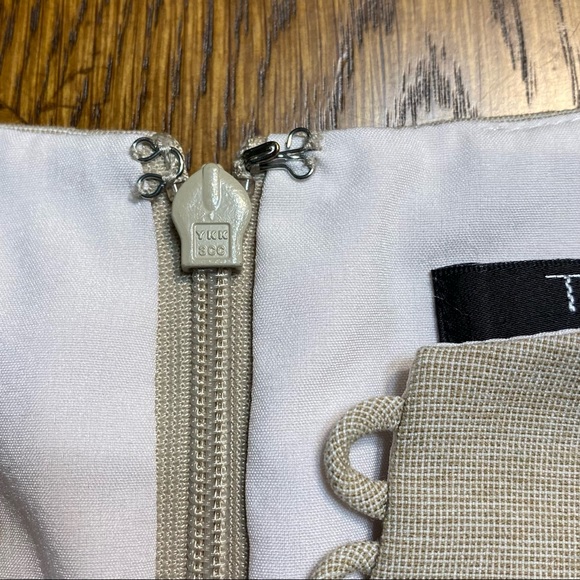 💕HP💕 Tahari ASL Tan Sleeveless Sheath Dress
Size 4 - Picture 12 of 16